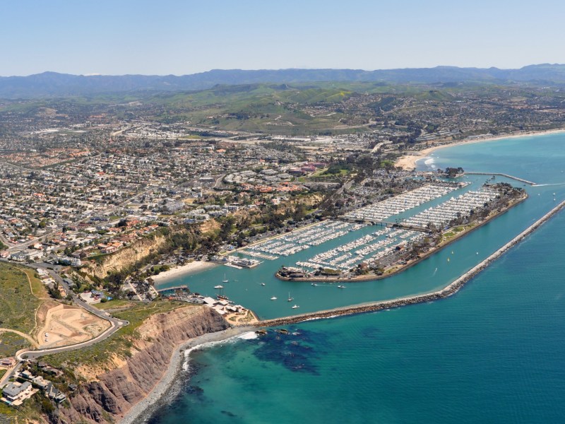 Dana_Point_a_city_in_southern_Orange_County_CA_Photo_D_Ramey_Logan