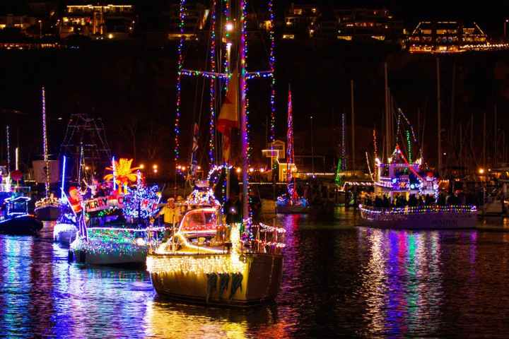 a boat that is lit up at night